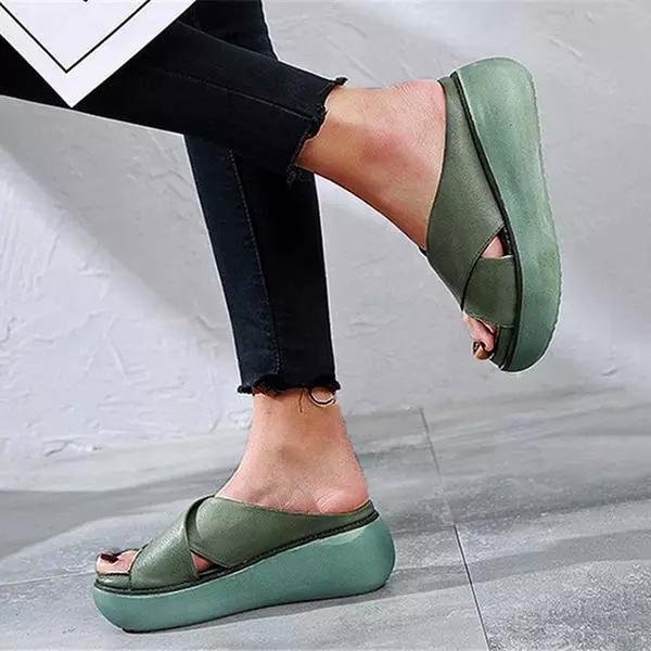 Women's Cushioned Cross-Strap Flat Sandals