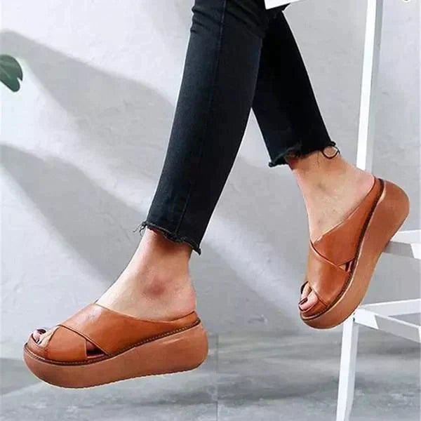 Women's Cushioned Cross-Strap Flat Sandals