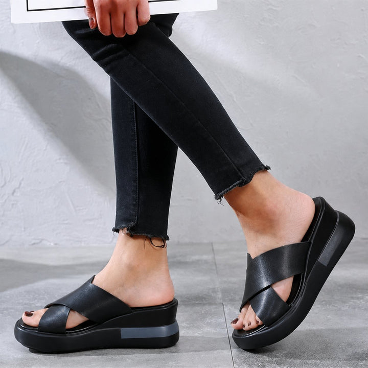 Women's Cushioned Cross-Strap Flat Sandals - Black