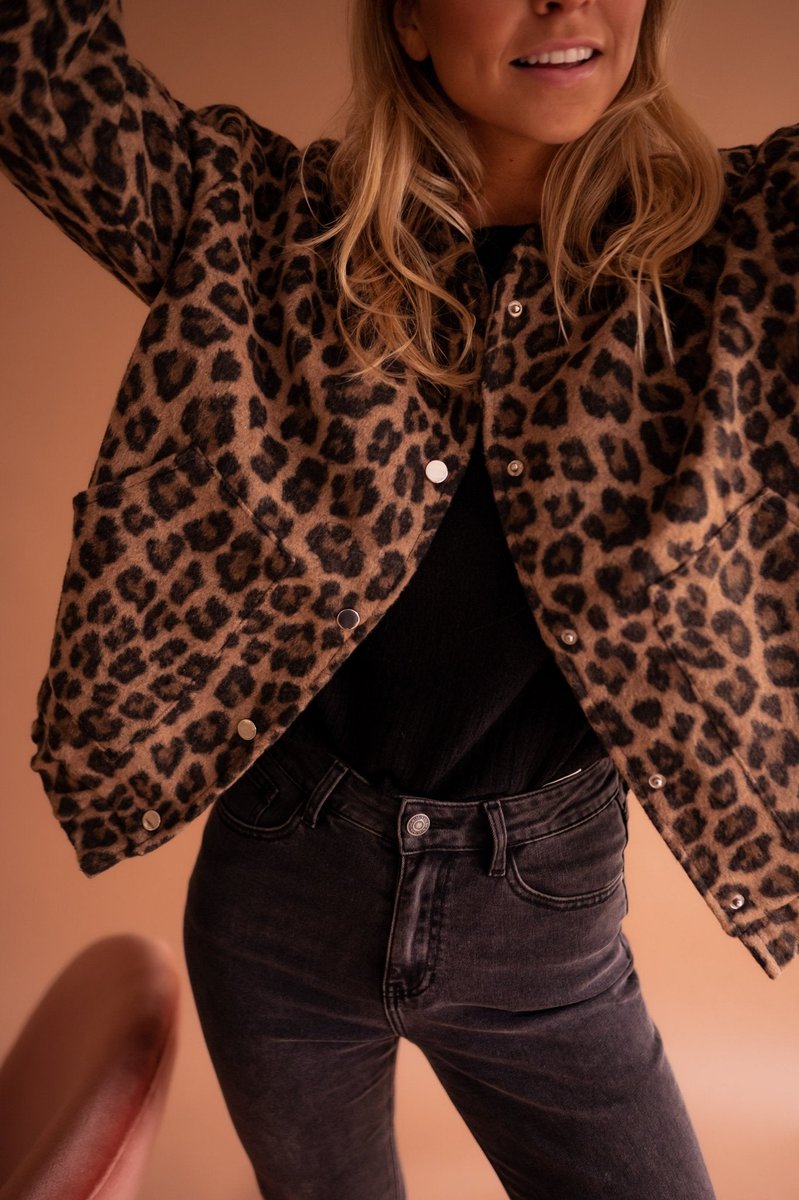 Women's Oversized Leopard Print Snap-Button Quilted Jacket