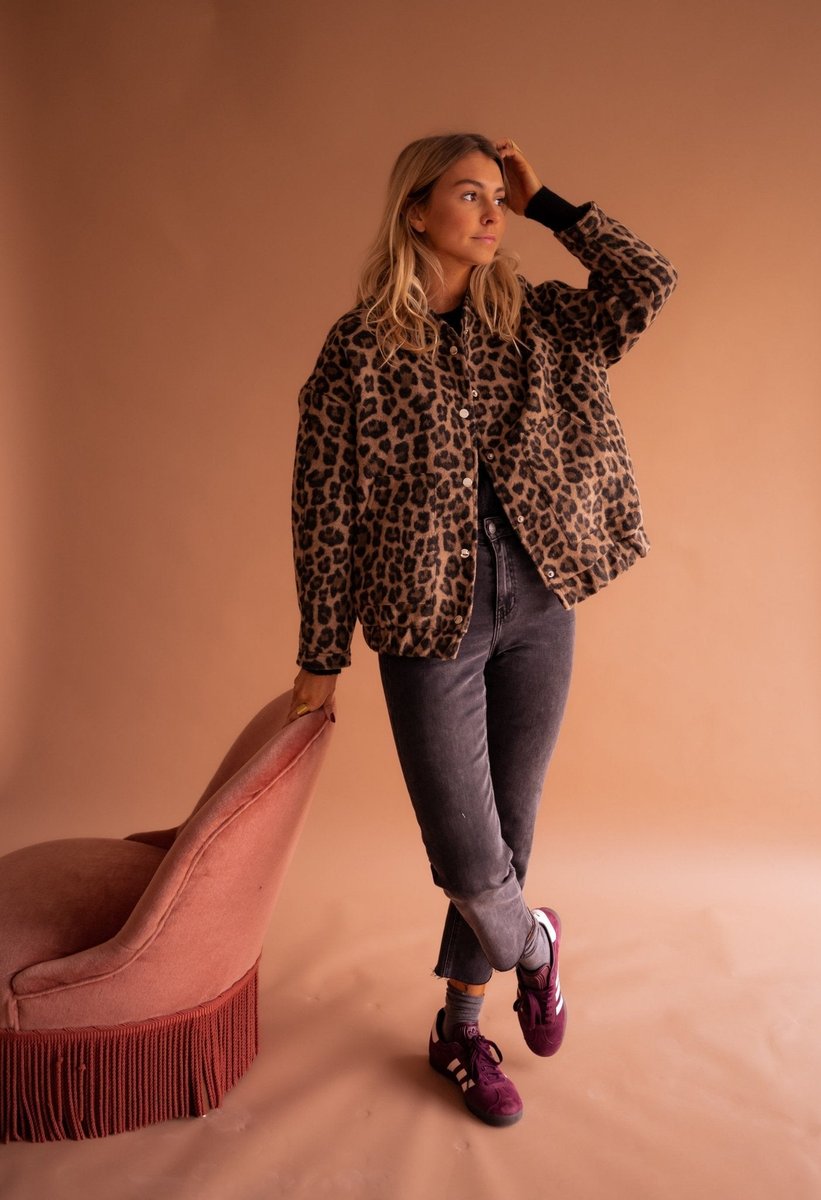 Women's Oversized Leopard Print Snap-Button Quilted Jacket