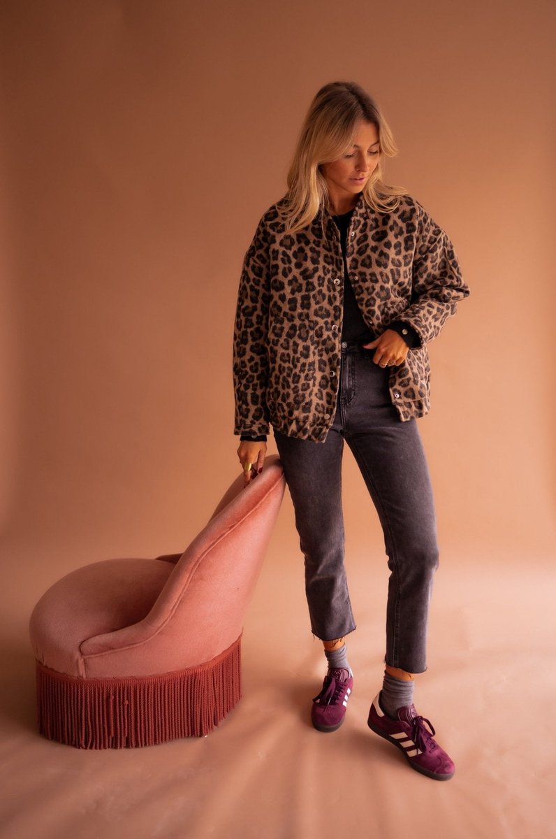 Women's Oversized Leopard Print Snap-Button Quilted Jacket