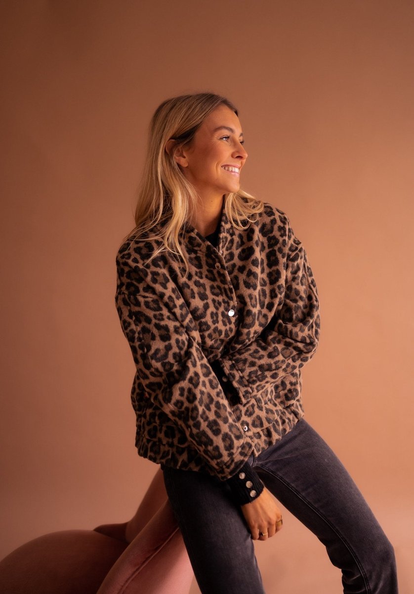 Women's Oversized Leopard Print Snap-Button Quilted Jacket