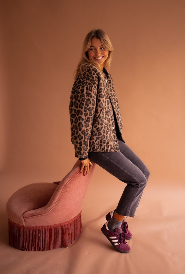 Women's Oversized Leopard Print Snap-Button Quilted Jacket