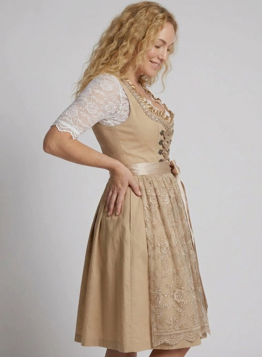 Women's Traditional Lace-Up Dirndl Knee-Length Floral Apron Dress